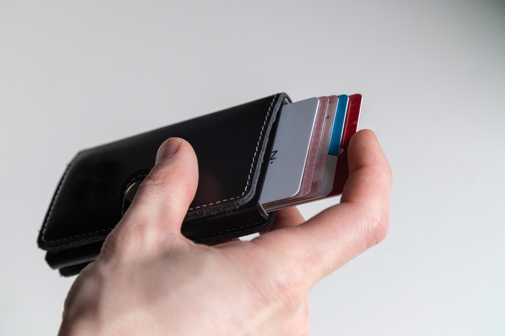 what-is-an-rfid-wallet-and-why-should-you-get-one-the-savvy-globetrotter